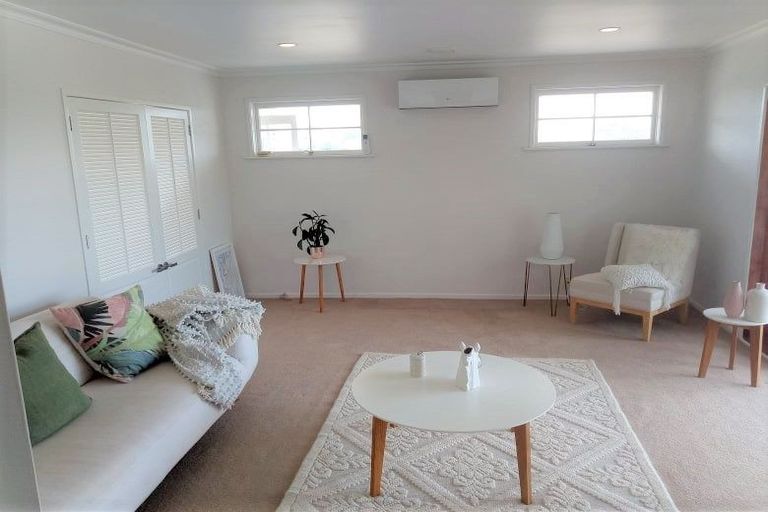 Photo of property in 9 Trosk Place, Waiuku, 2123