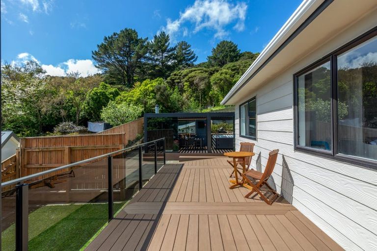 Photo of property in 76 Omapere Street, Whitby, Porirua, 5024