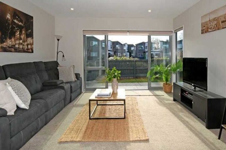 Photo of property in 1 Longueval Lane, Broomfield, Christchurch, 8042