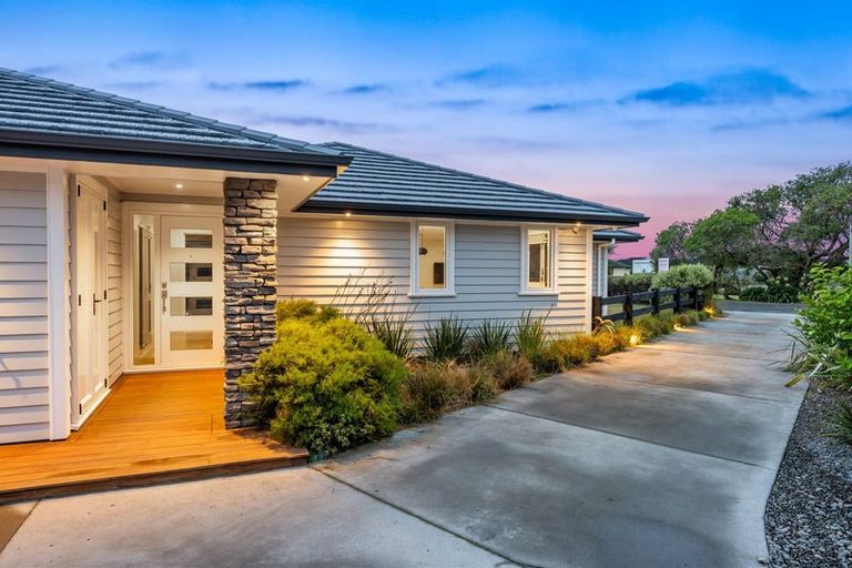 Photo of property in 3 Barbaras Way, Waikanae Beach, Waikanae, 5036