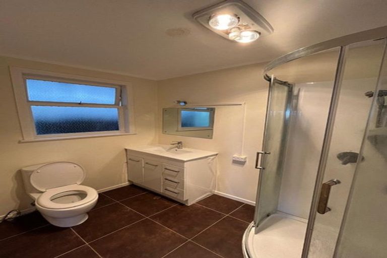 Photo of property in 41 Sunnyside Road, Sunnyvale, Auckland, 0612