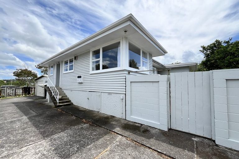 Photo of property in 1/6 Sunhaven Avenue, Glenfield, Auckland, 0629