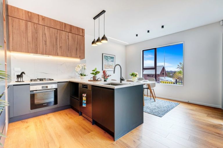 Photo of property in 2 Tiri View Place, Waiake, Auckland, 0630