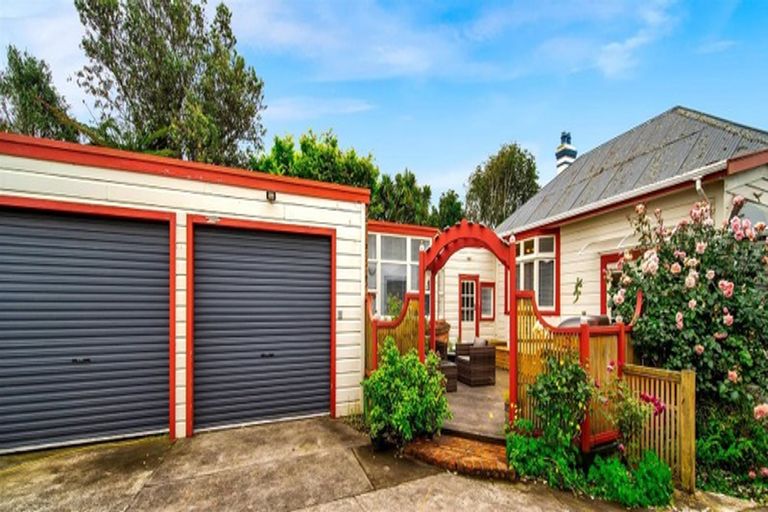 Photo of property in 15 Surrey Street, Hawera, 4610