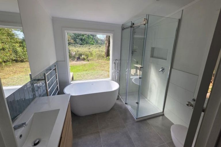 Photo of property in 34 Lowtherhurst Road, Massey, Auckland, 0614