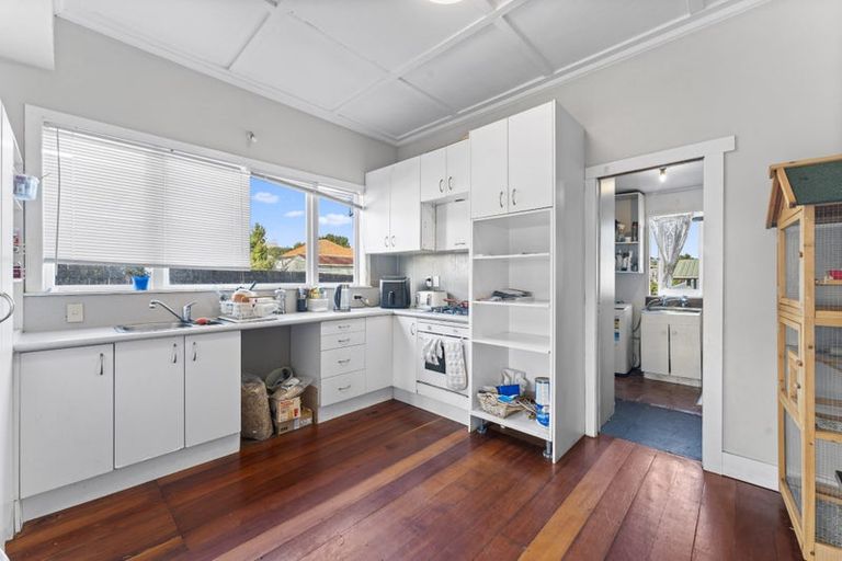 Photo of property in 4050 Great North Road, Glen Eden, Auckland, 0602