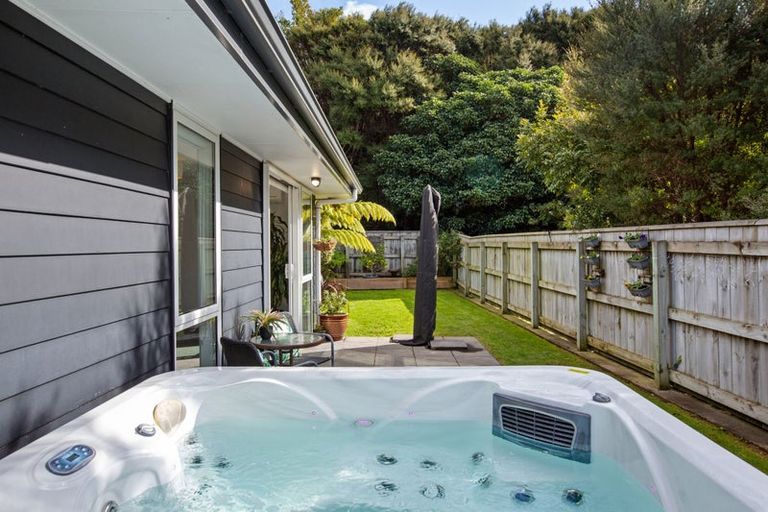 Photo of property in 1 Banks Boulevard, Whitby, Porirua, 5024