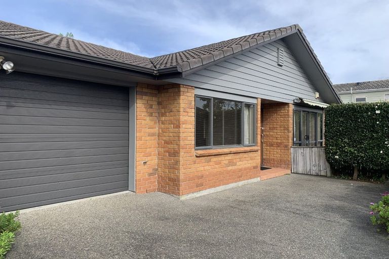 Photo of property in Waimanu Bay Village, 11/1 Piriti Drive, Te Atatu Peninsula, Auckland, 0610
