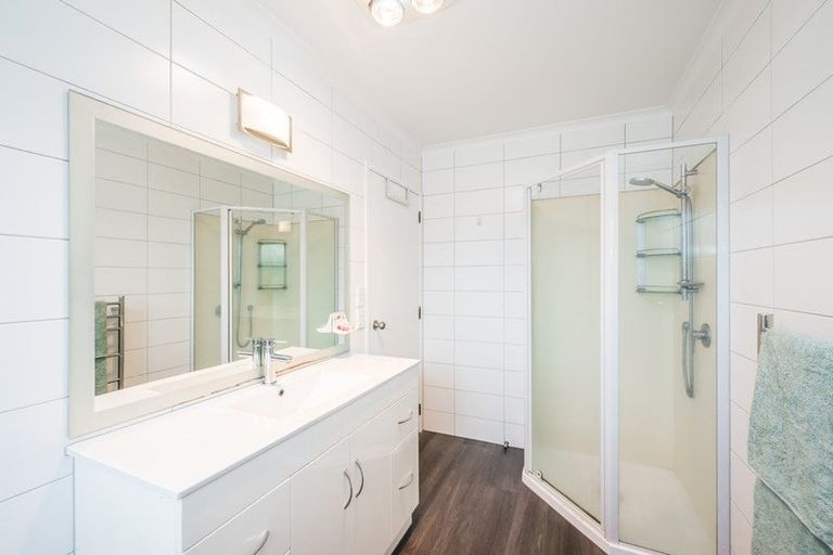 Photo of property in 18 Robert Grove, Paraparaumu, 5032