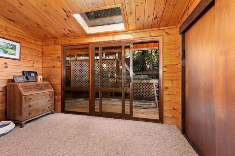 Photo of property in 1 Whiorau Grove, Lowry Bay, Lower Hutt, 5013