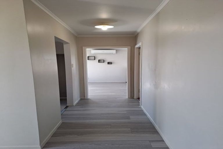 Photo of property in 3244a Great North Road, New Lynn, Auckland, 0600