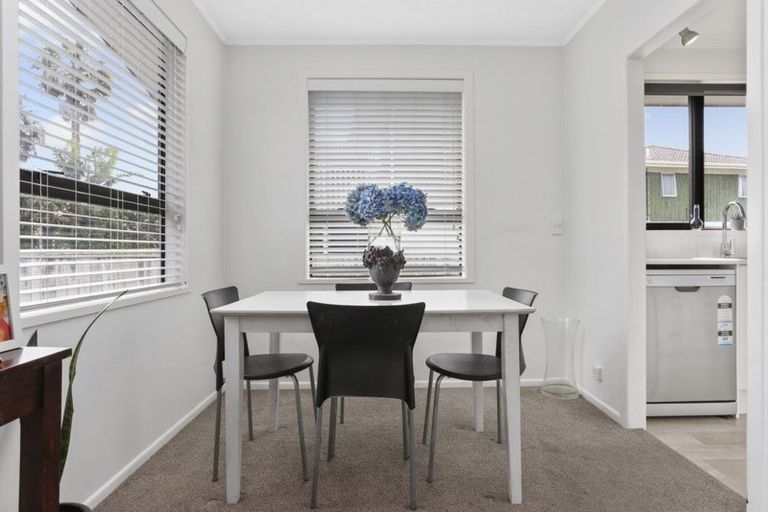 Photo of property in 15a Lillian Place, Orewa, 0931