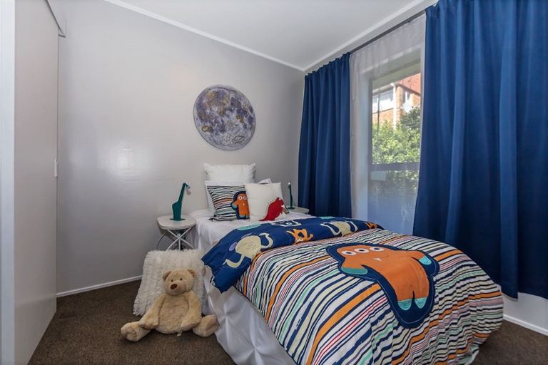 Photo of property in 2/36 Shanaway Rise, Hillcrest, Auckland, 0627