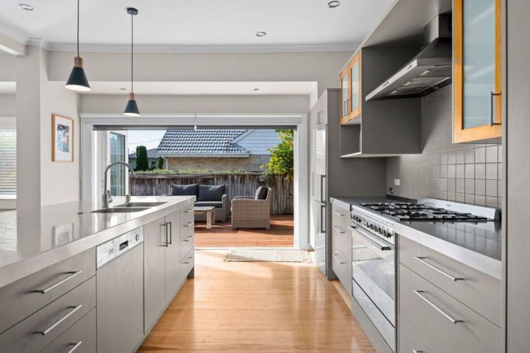 Photo of property in 15 Fairfield Road, Fairfield, Hamilton, 3214