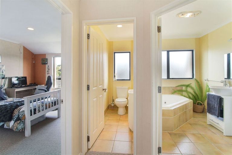 Photo of property in 50 Ridgeway Road, Pukekohe, 2120