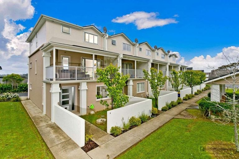 Photo of property in The Rise, 7/11 Hatfield Place, Albany Heights, Auckland, 0632