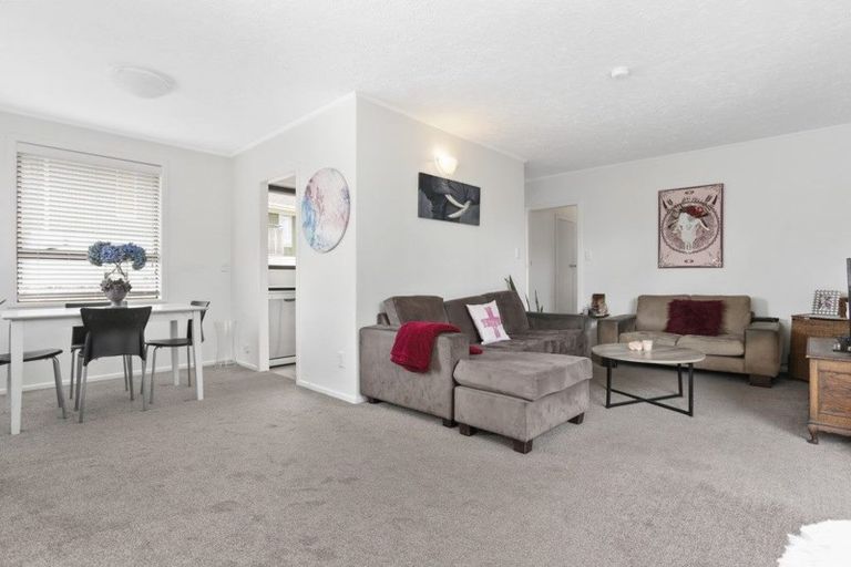 Photo of property in 15a Lillian Place, Orewa, 0931