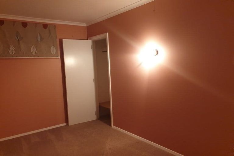 Photo of property in 111 Ruskin Road, Newlands, Wellington, 6037