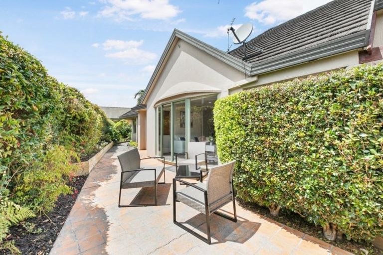 Photo of property in 2/6 Pat O'connor Place, Manurewa, Auckland, 2105