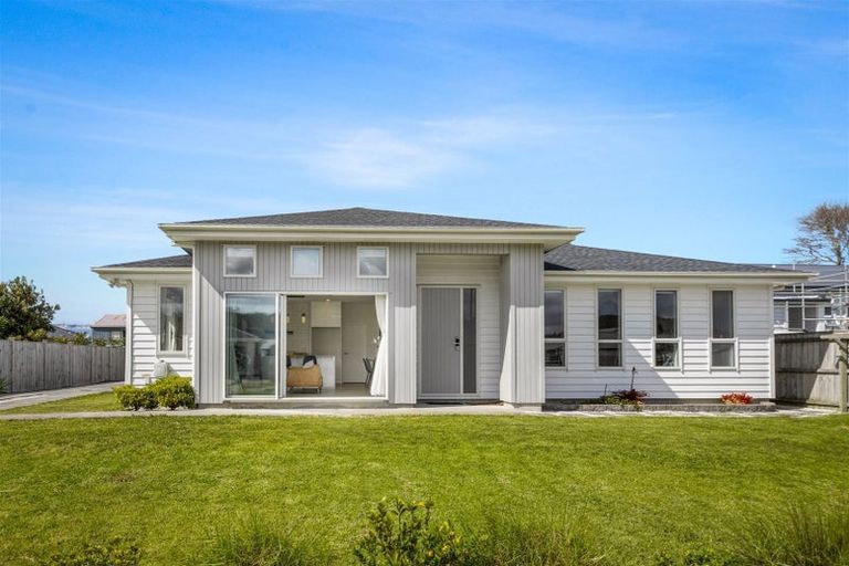 Photo of property in 18 Raymond Grace Avenue, Huapai, Kumeu, 0810