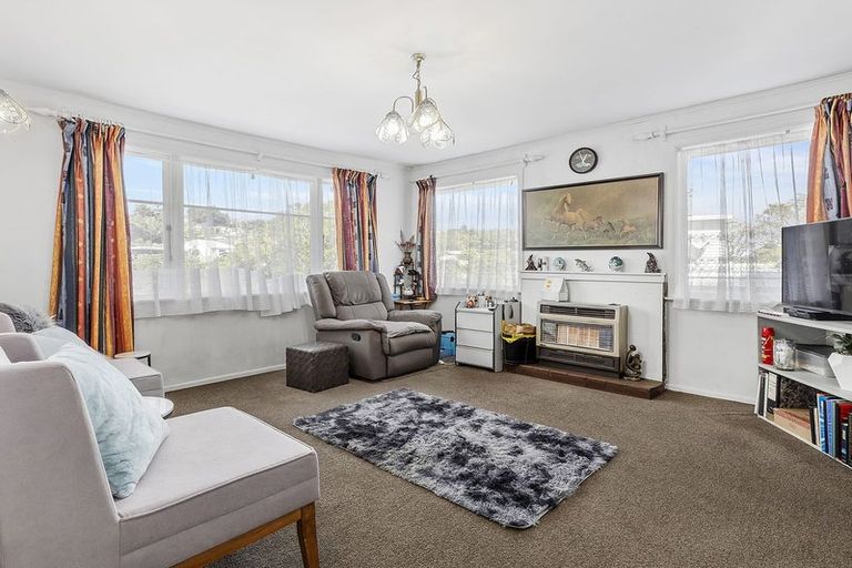 Photo of property in 111 Newlands Road, Newlands, Wellington, 6037