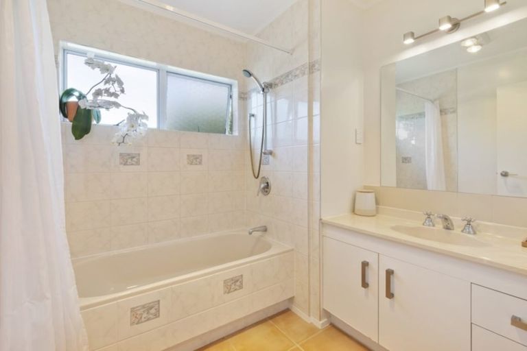 Photo of property in 2/7 Camden Place, Papatoetoe, Auckland, 2025