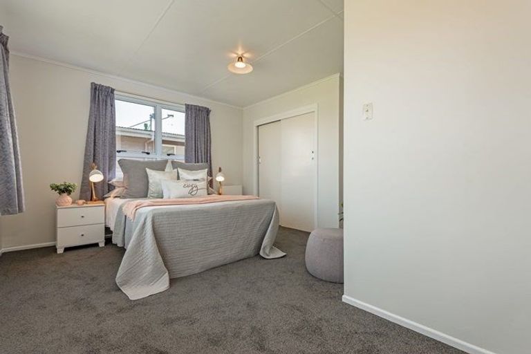 Photo of property in 28 Holdsworth Avenue, Milson, Palmerston North, 4414