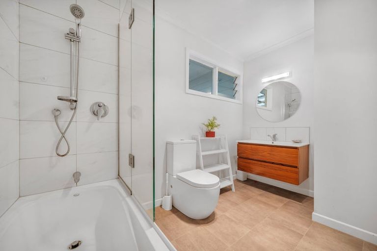 Photo of property in 24 Atkinson Road, Titirangi, Auckland, 0604