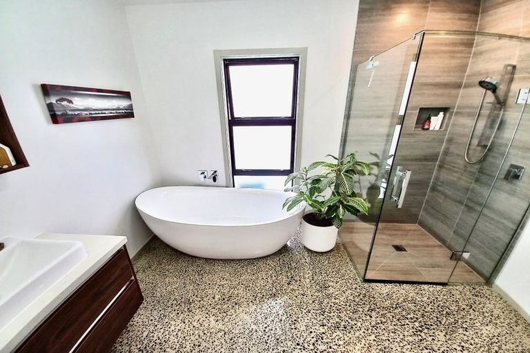 Photo of property in 16 Kaniera Terrace, Cambridge, 3434