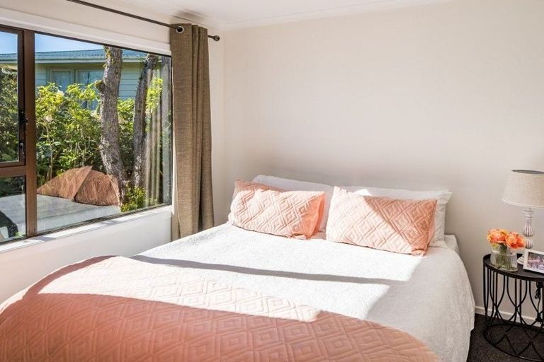 Photo of property in 20a Kahu Road, Paremata, Porirua, 5024