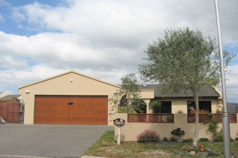 Photo of property in 12 Piha Close, Papamoa Beach, Papamoa, 3118