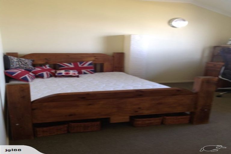 Photo of property in 36b Tamworth Crescent, Newlands, Wellington, 6037