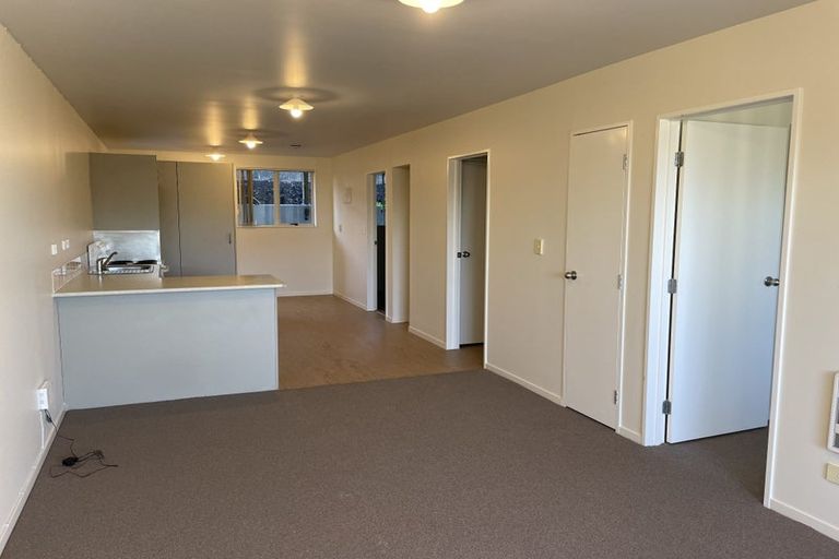 Photo of property in 1/242 Great North Road, Henderson, Auckland, 0612