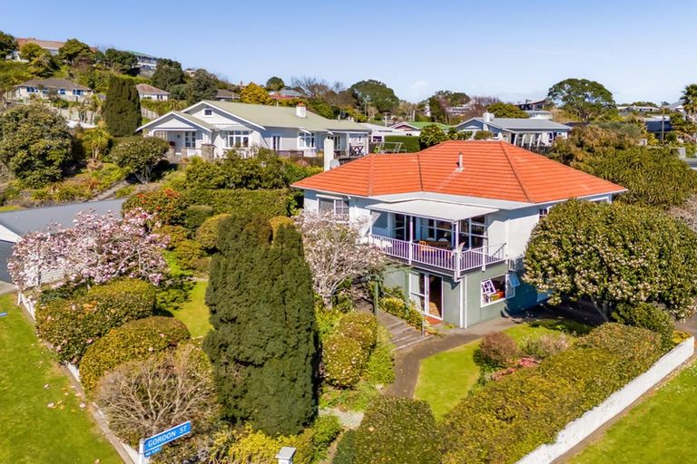 Photo of property in 32 Queens Road, Glen Avon, New Plymouth, 4312