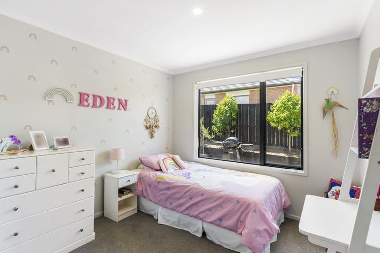 Photo of property in 50 Taikura Avenue, Red Beach, 0932