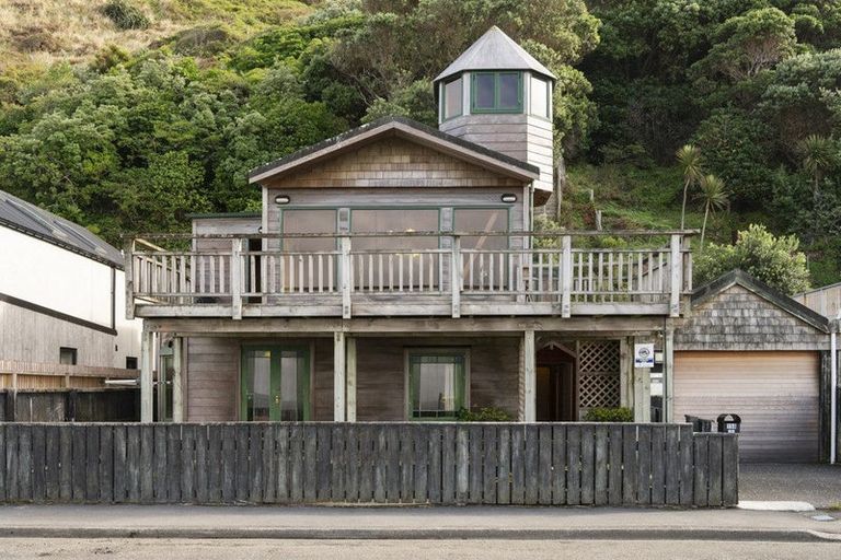 Photo of property in 158 Owhiro Bay Parade, Owhiro Bay, Wellington, 6023