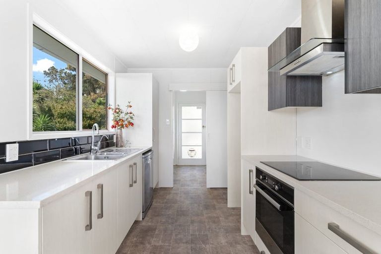 Photo of property in 2/1 Cantina Avenue, Bayview, Auckland, 0629