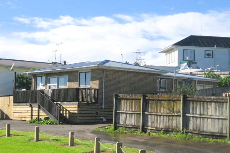 Photo of property in 1/73 Keegan Drive, Massey, Auckland, 0614