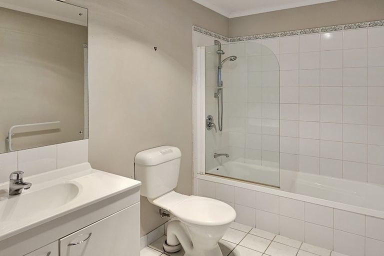 Photo of property in 98d Naylors Drive, Mangere, Auckland, 2022