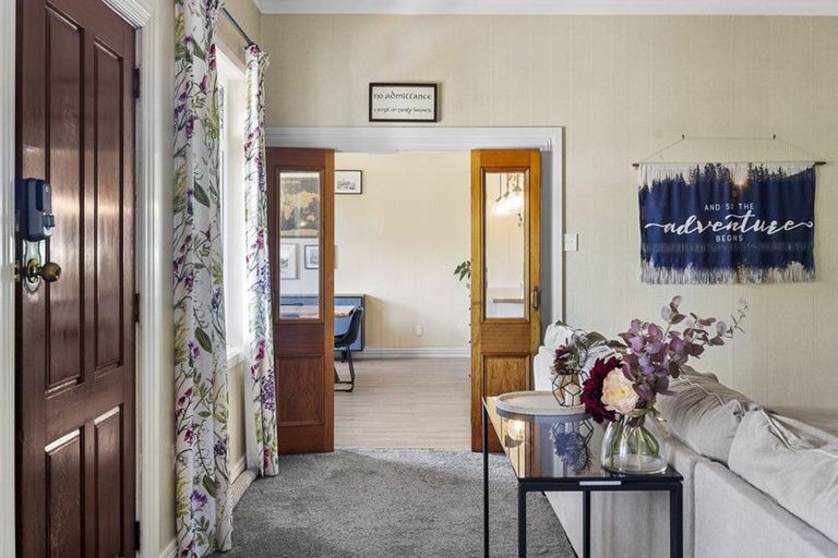 Photo of property in 187 South Road, Hawera, 4610