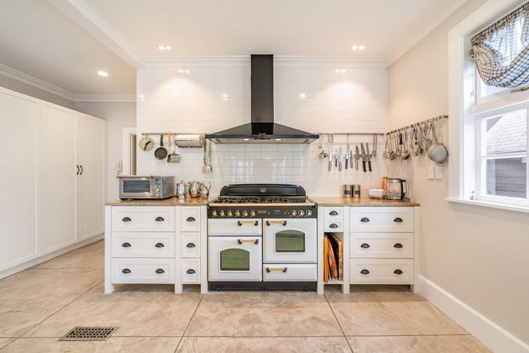 Photo of property in 291 Fergusson Drive, Heretaunga, Upper Hutt, 5018