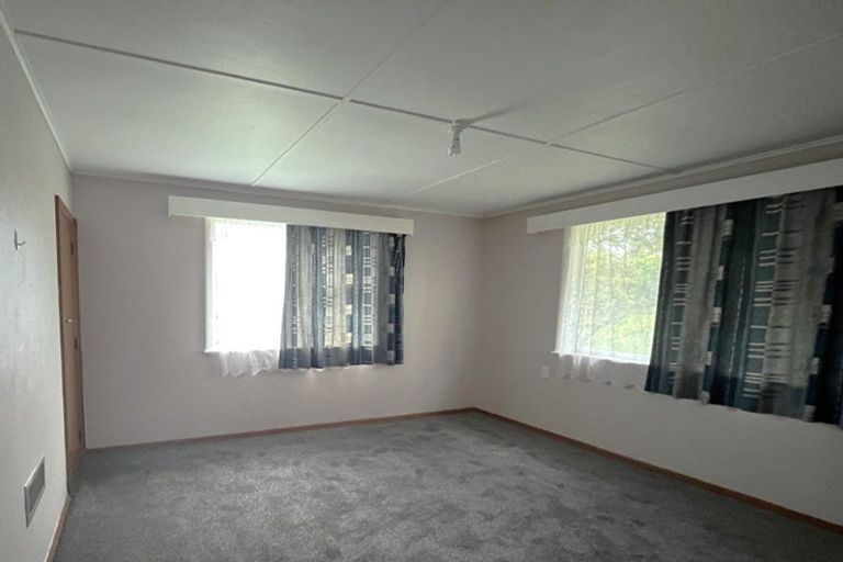 Photo of property in 7 Cumberland Grove, Cannons Creek, Porirua, 5024