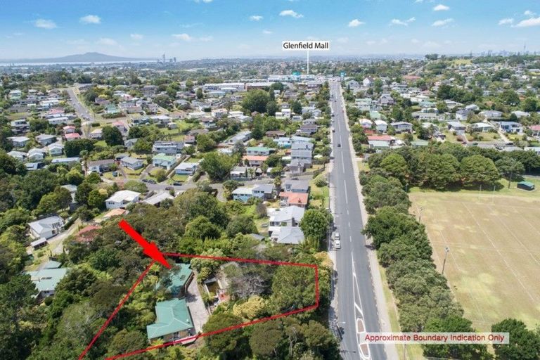 Photo of property in 2/47 Kaipatiki Road, Glenfield, Auckland, 0629