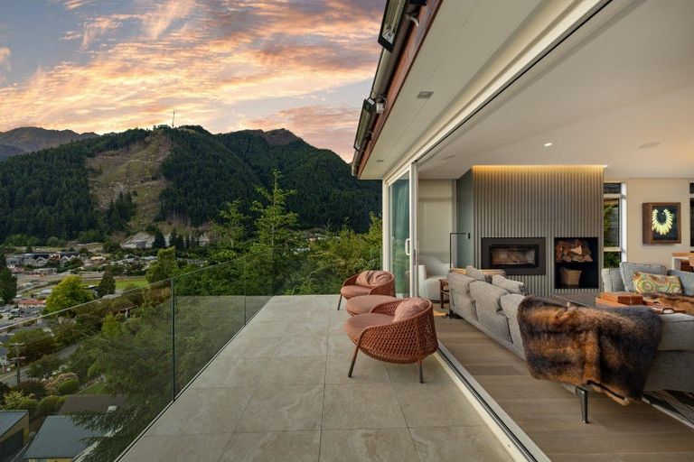 Photo of property in 55e Kent Street, Queenstown, 9300