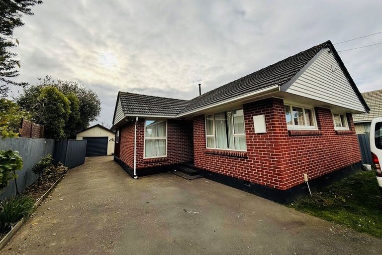 Photo of property in 33 Acacia Avenue, Upper Riccarton, Christchurch, 8041