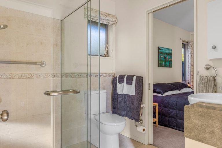 Photo of property in 21 Taupata Street, Redcliffs, Christchurch, 8081