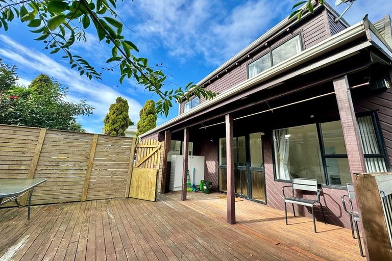 Photo of property in 2/16 Moxham Grove, Massey, Auckland, 0614