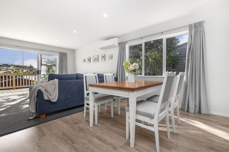 Photo of property in 24 Holiday Road, Stanmore Bay, Whangaparaoa, 0932