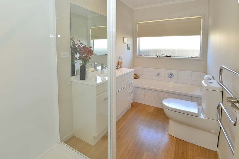 Photo of property in 44 Hatton Road, Orewa, 0931