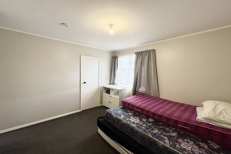 Photo of property in 2a-2b Devon Place, Cannons Creek, Porirua, 5024